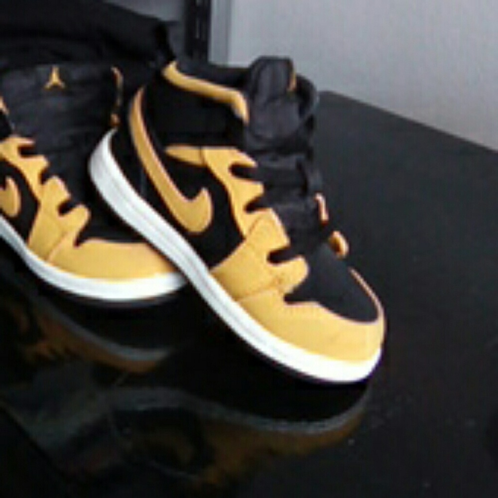 Toddler size 6 Nike